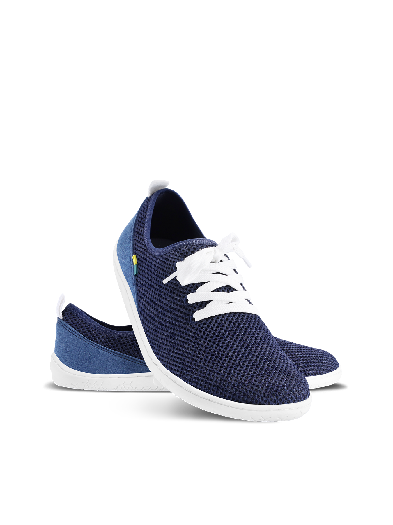Barefoot zapatillas Be Lenka Dash - Dark Blue.
     zapatos ligerísimos para un movimiento activo en los meses de verano    fáciles de poner con la posibilidad de ajuste a través de los cordones    calzado ideal para los amantes del estilo deportivo para la ciudad y para hacer ejercicio    suela ActiveGrip con un diseño divertido y una increíble flexibilidad y durabilidad (las costuras de la suela prolongan la vida útil de los zapatos)    un práctico lazo, gracias al cual puedes sujetarlos fácilmente a tu mochila la suela Activegrip está creada no solo para caminar, sino también para deportes que requieren equilibrio el nuevo compuesto TR se caracteriza por una excelente resistencia a la abrasión, manteniendo al mismo tiempo una excelente flexibilidad suela cosida para una mayor duración del calzado
Ventajas de los zapatos descalzos:
imitan perfectamente el andar descalzola forma anatómica del zapato ofrece un espacio generoso para los dedosla caída cero de la suela mantiene el talón y la punta en un mismo plano para una postura adecuadasuela estimulante con un grosor de 4 mm (sin salientes) activa las terminaciones nerviosas del pielos materiales flexibles aseguran una mejor funcionalidad de los músculos y tendones del piela ligereza de los zapatos como prevención contra la fatiga de las piernas
Tipo: calzado de calle