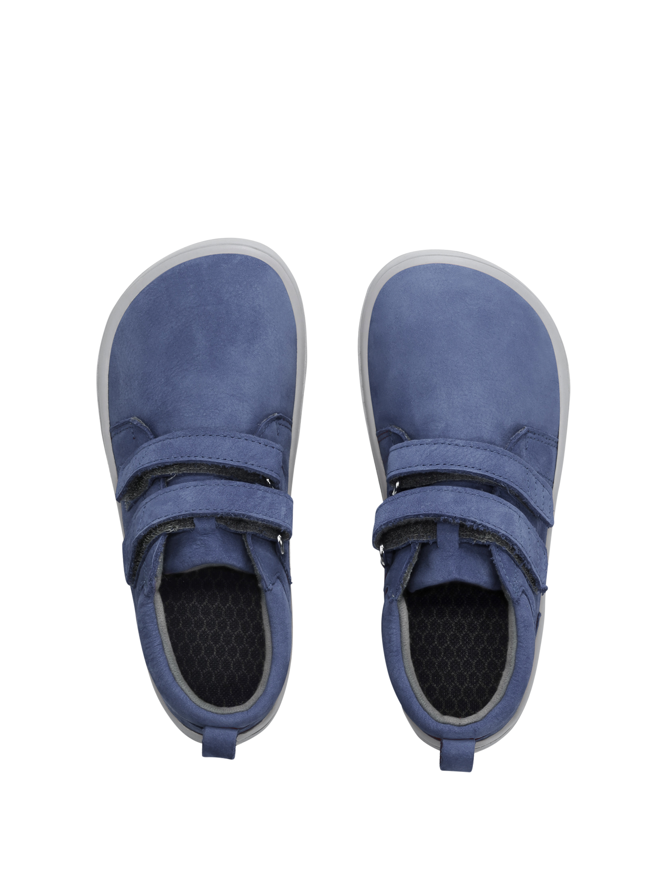Zapatos barefoot de niños Be Lenka Play - Dark Blue.
  los zapatos descalzos imitan perfectamente el andar descalzo, exactamente como lo ha diseñado la naturaleza  suela cosida para una mayor duración del calzado  la suela KidsComfort, gracias a sus salientes, garantiza una perfecta estabilidad y control del paso durante el movimiento diario  cuello de talón de cuero para mayor confort y durabilidad  forro de textil agradable al tacto   elegante logotipo de Be Lenka grabado en relieve
Beneficios del calzado barefoot:
   suela ultraflexible   caída cero (zero drop): talón y punta en un mismo plano para una postura adecuada   puntera espaciosa para los dedos del pie   calzado ligero
Tipo: calzado de calle