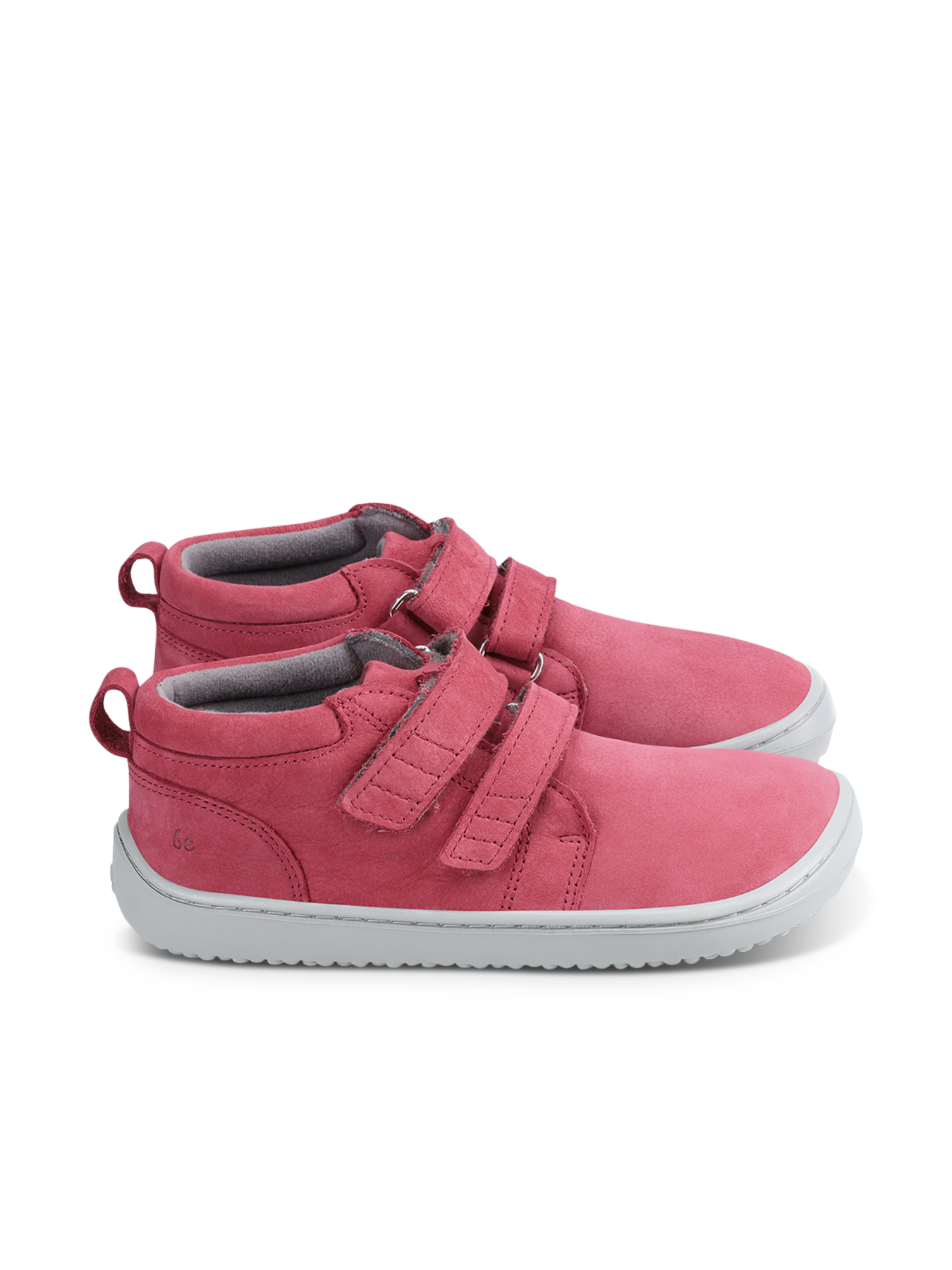 Zapatos barefoot de niños Be Lenka Play - Raspberry Pink.
  los zapatos descalzos imitan perfectamente el andar descalzo, exactamente como lo ha diseñado la naturaleza  suela cosida para una mayor duración del calzado  la suela KidsComfort, gracias a sus salientes, garantiza una perfecta estabilidad y control del paso durante el movimiento diario  cuello de talón de cuero para mayor confort y durabilidad  forro de textil agradable al tacto  elegante logotipo de Be Lenka grabado en relieve
Beneficios del calzado barefoot:
   suela ultraflexible   caída cero (zero drop): talón y punta en un mismo plano para una postura adecuada   puntera espaciosa para los dedos del pie   calzado ligero
Tipo: calzado de calle