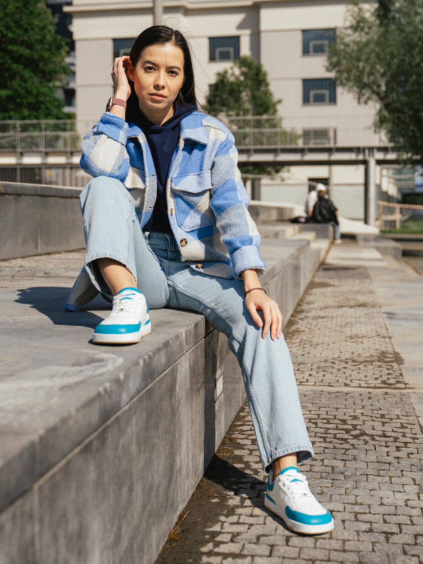 Barefoot Sneakers Barebarics Wave - White & Dark Turquoise.
La parte superior está hecha de poliamida, elastano y cuero nobuk con tratamiento hidrofóbico que repele muy bien el agua.
Atributos del calzado barefoot
Forma anatómica - La zapatilla respeta la forma del pie.
Más información
calzado de callediseño urbano modernodiseñado y hecho a mano en la Unión Europea con el uso de materiales sostenibles localesexcelente durabilidad y solidez del color de los materialesdisponibles en tallas: 36 - 47 (según medida europea)EAN/SKU: %eanorsku%